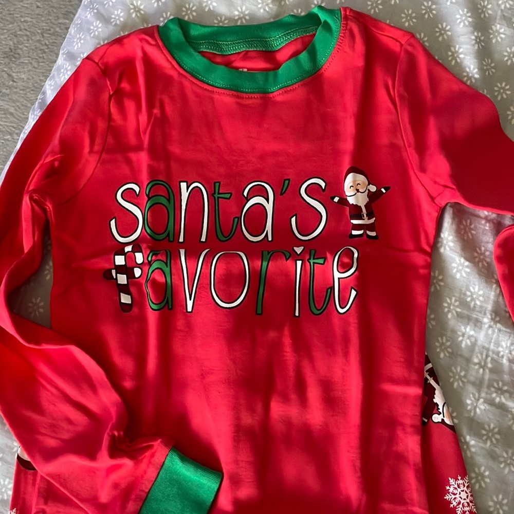 Children’s unisex long sleeve Christmas pjs. NWT